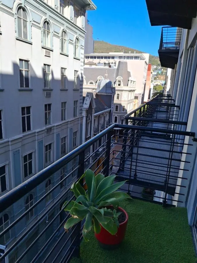 Pristine 1 Bedroom Unit In The City With Balcony Cape Town
