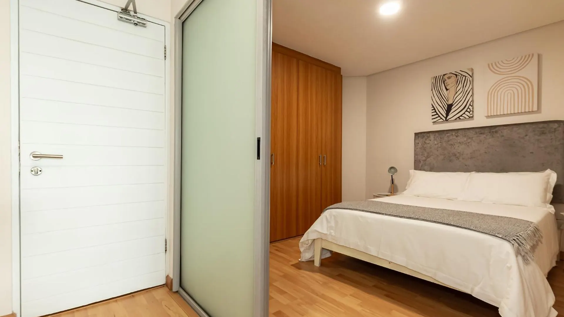 Pristine 1 Bedroom Unit In The City With Balcony Cape Town Daire